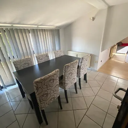 Gemuetliche Monteurswohnung In Fuer 4 Bis 9 Personen *