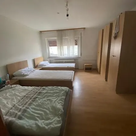 Gemuetliche Monteurswohnung In Fuer 4 Bis 9 Personen شقة *