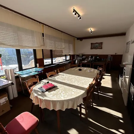 Gemuetliche Monteurswohnung In Fuer 4 Bis 9 Personen *